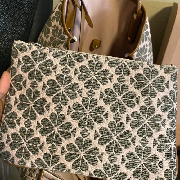 Kate spade signature jacquard with wristlet - Picture 4 of 8